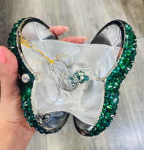 Load image into Gallery viewer, Green Heart Rhinestone Clutch